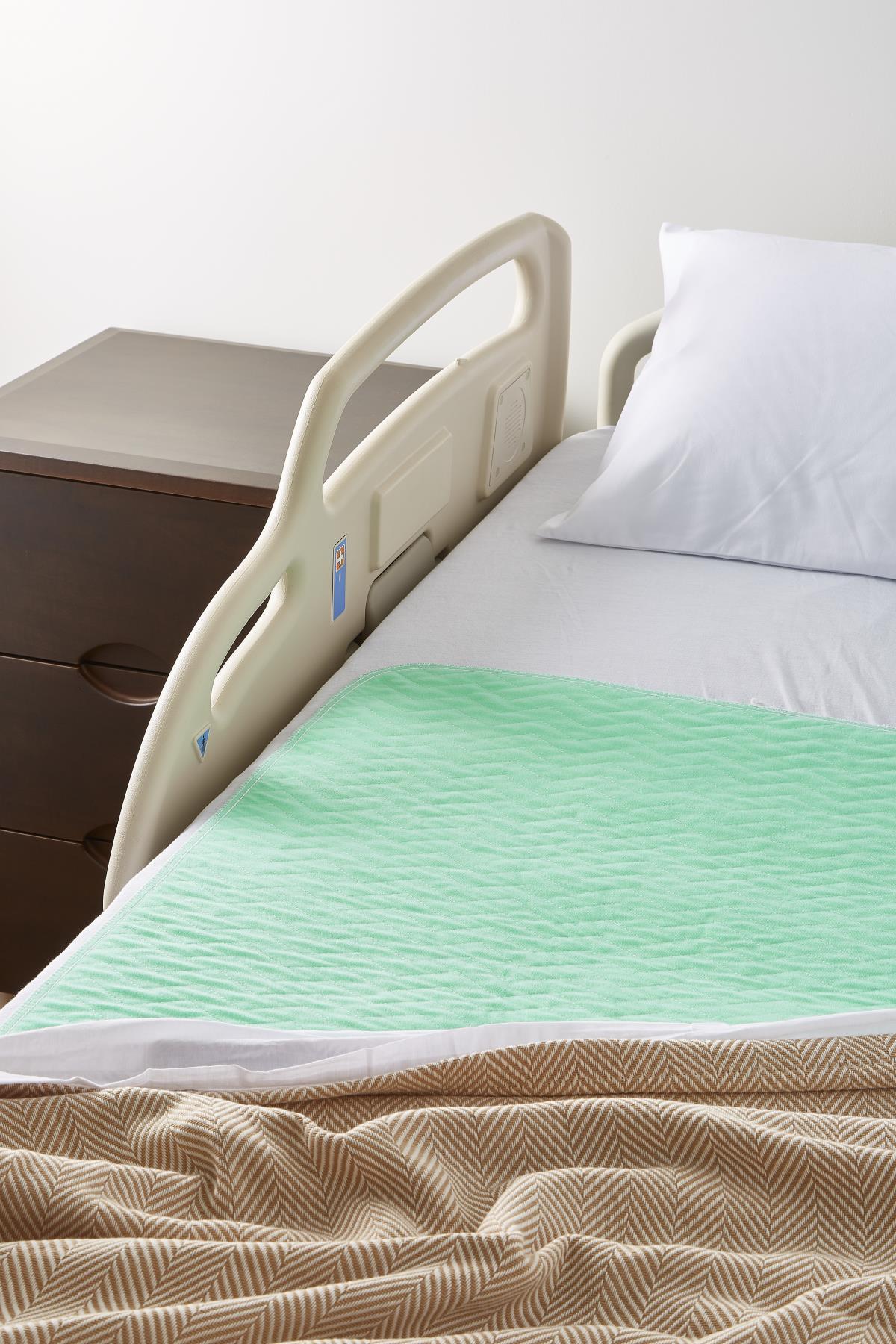 Medline Quick Dry Poly Laminated Reusable Underpads - Image 10